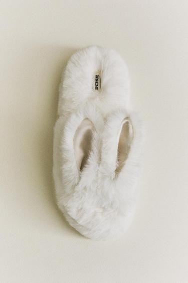 ウサギの耳付きフェイクファースリッパホワイトZaraのウサギの耳付きフェイクファースリッパ - ホワイト