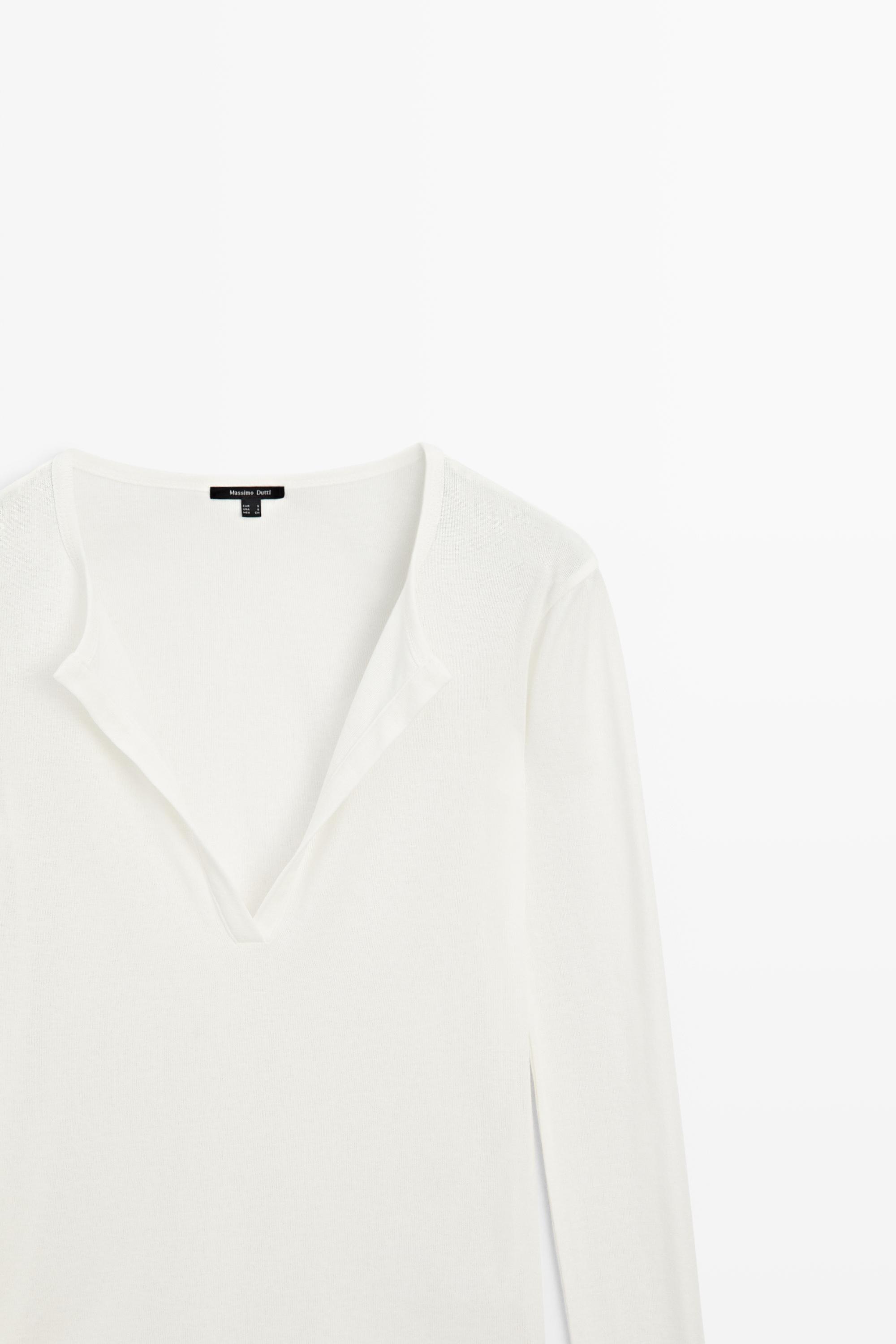 100% cotton V-neck T-shirt