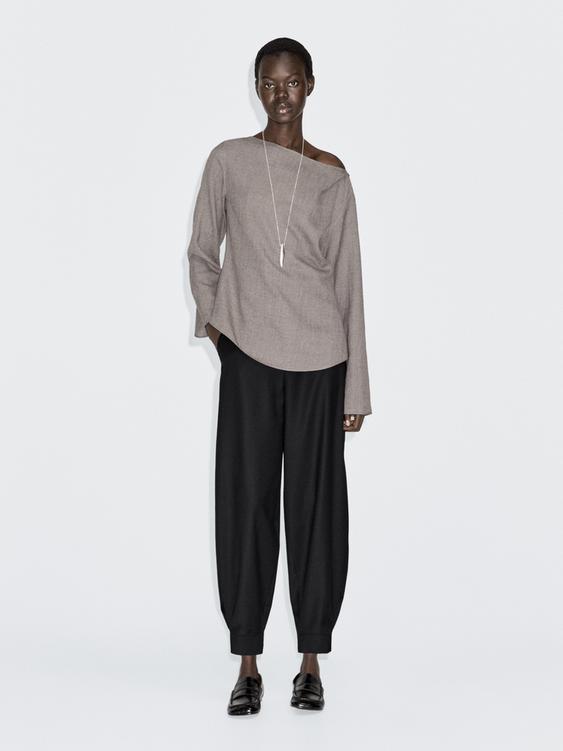 Felt texture boat neck blouse