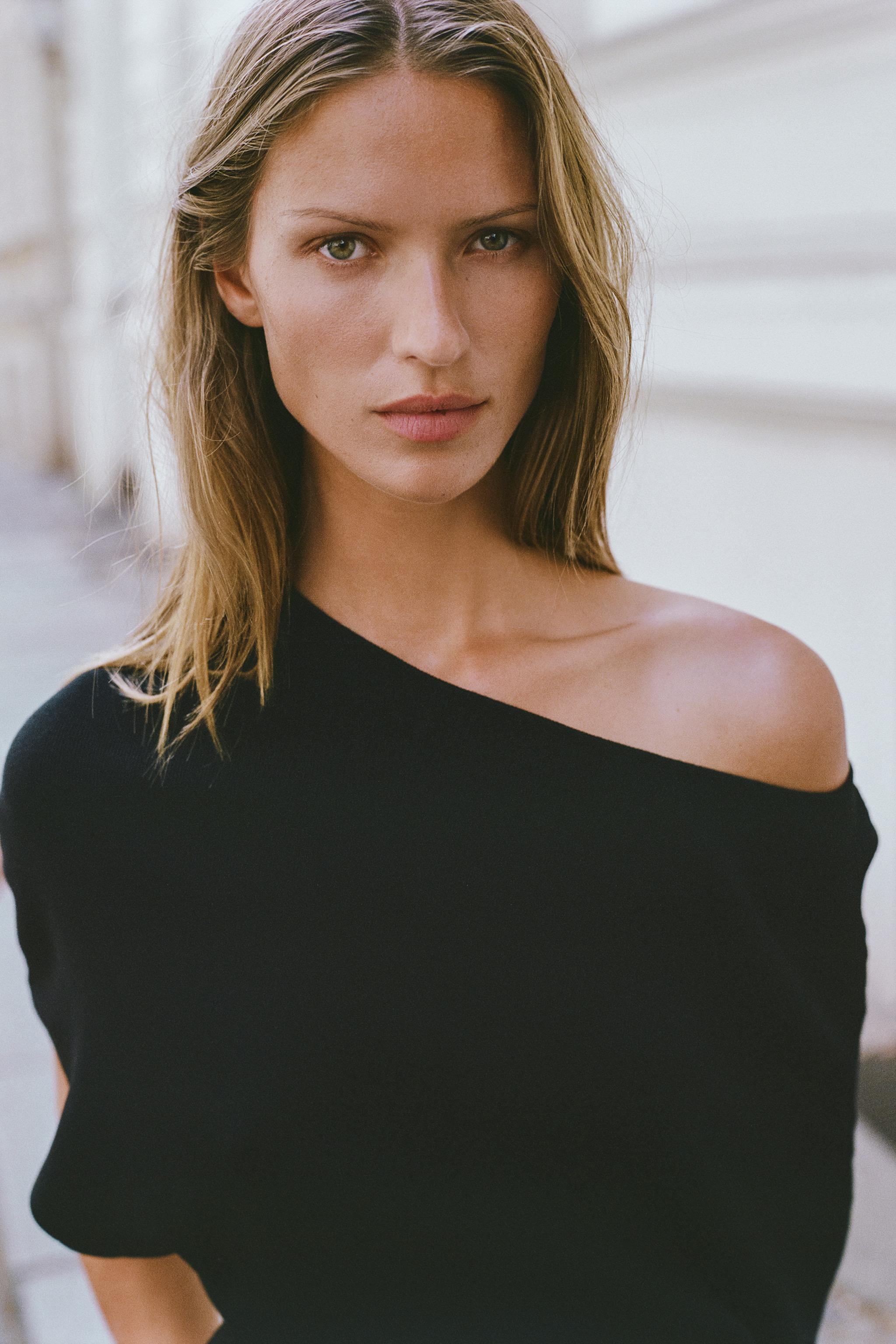 BELTED KNIT TOP