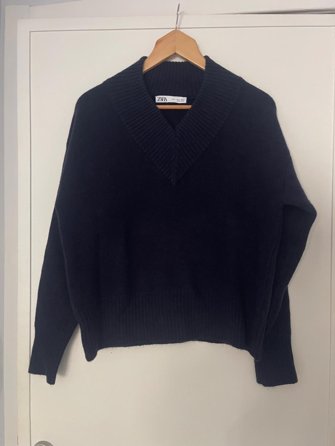 PLAIN KNIT V-NECK SWEATER