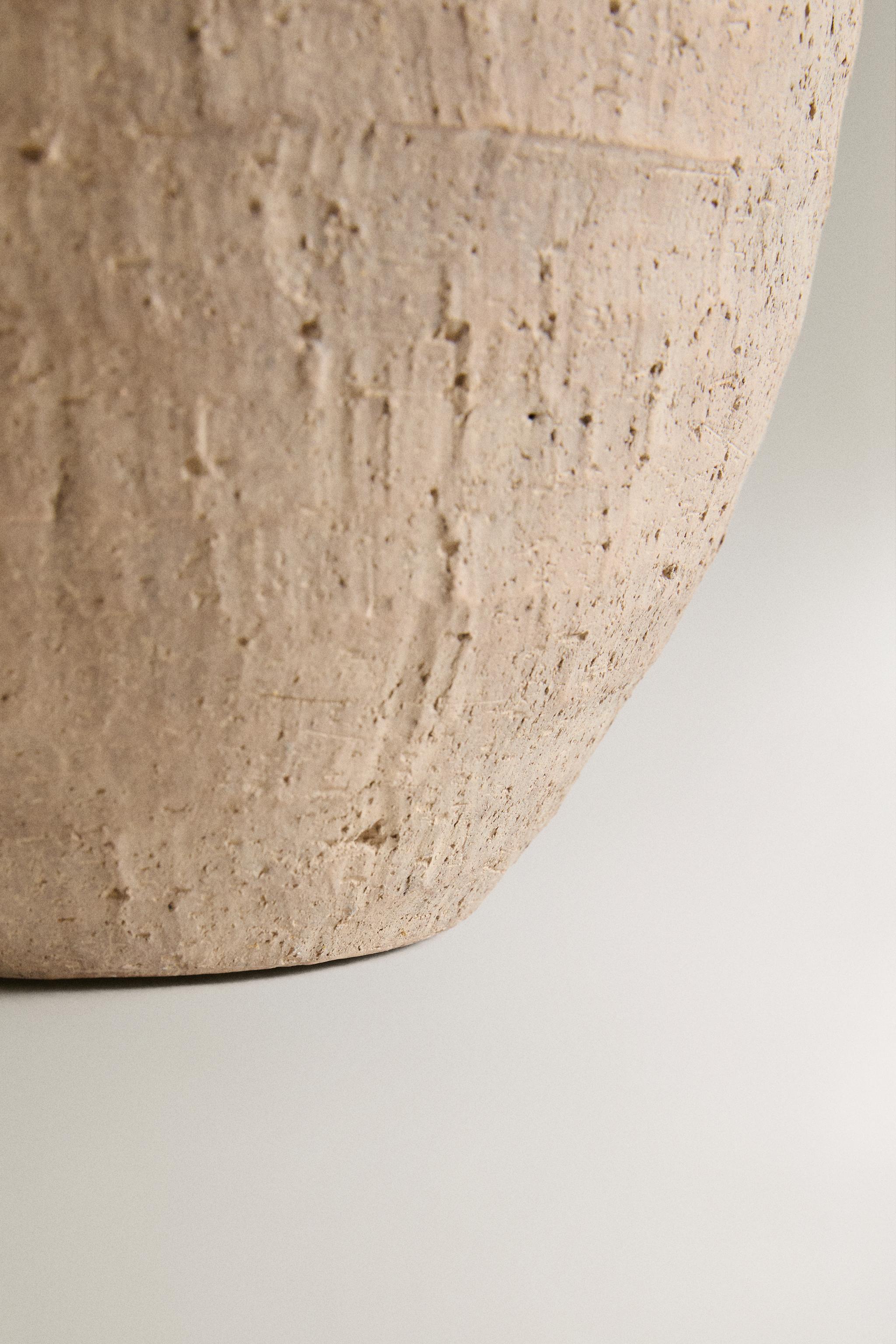VASE DÉCORATIF EN CÉRAMIQUE OVALE