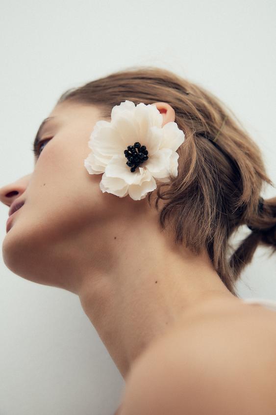 PLETENÉ NÁUŠNICE S KVĚTINOU A KORÁLKY - Přírodní od Zara - Obrázek 1