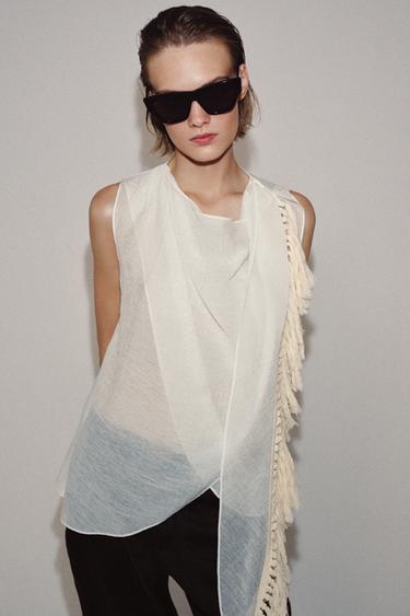 TOP AMB SERRELLS ZW COLLECTION - Blanc trencat de Zara