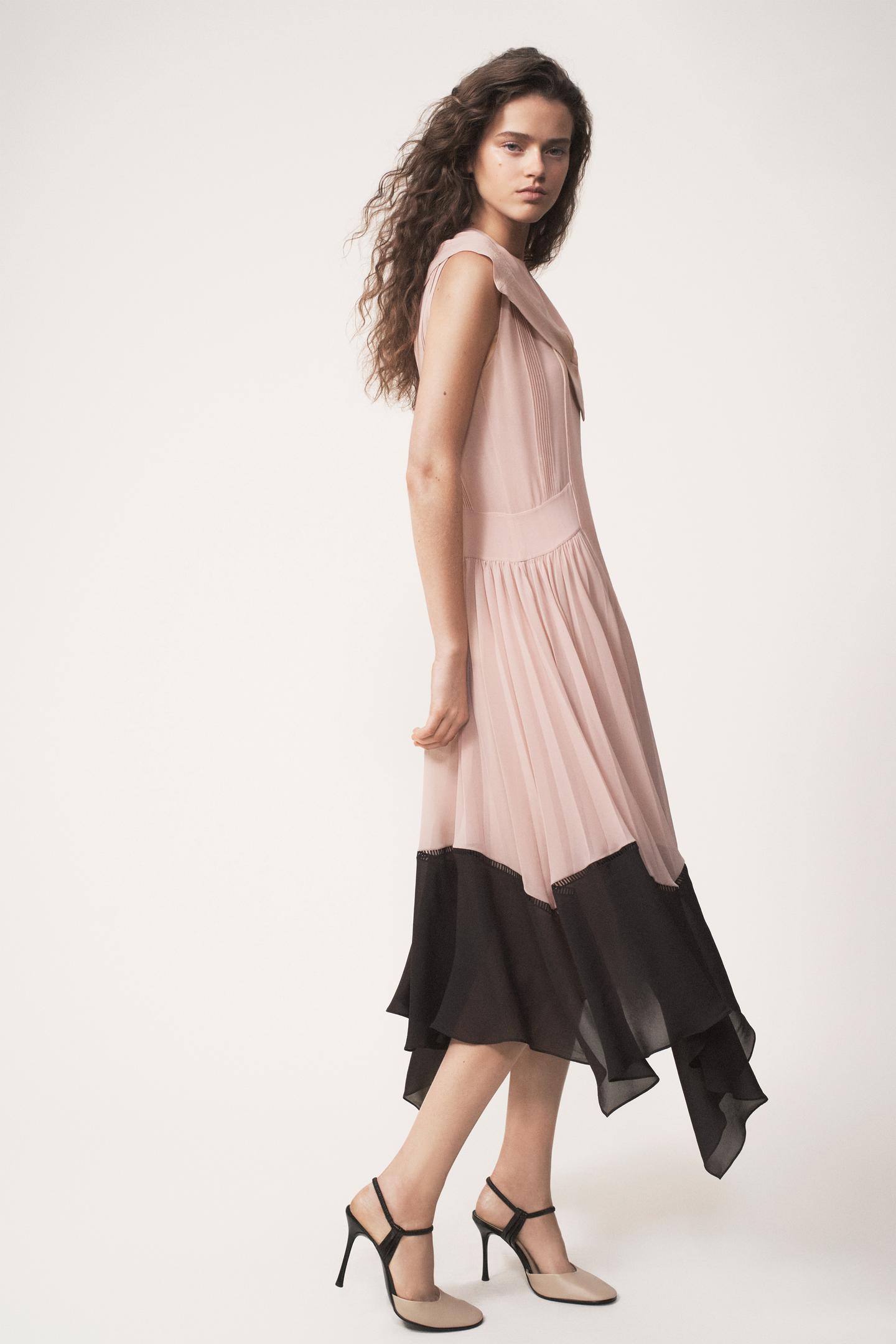 Женское платье Zara Pleated Dress - the Item, цвет: Бледный розовый — фото 6