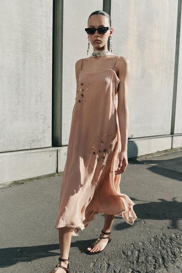 ZW COLLECTION ASYMMETRISK KJOLE MED BRODERI - Beige pink fra Zara