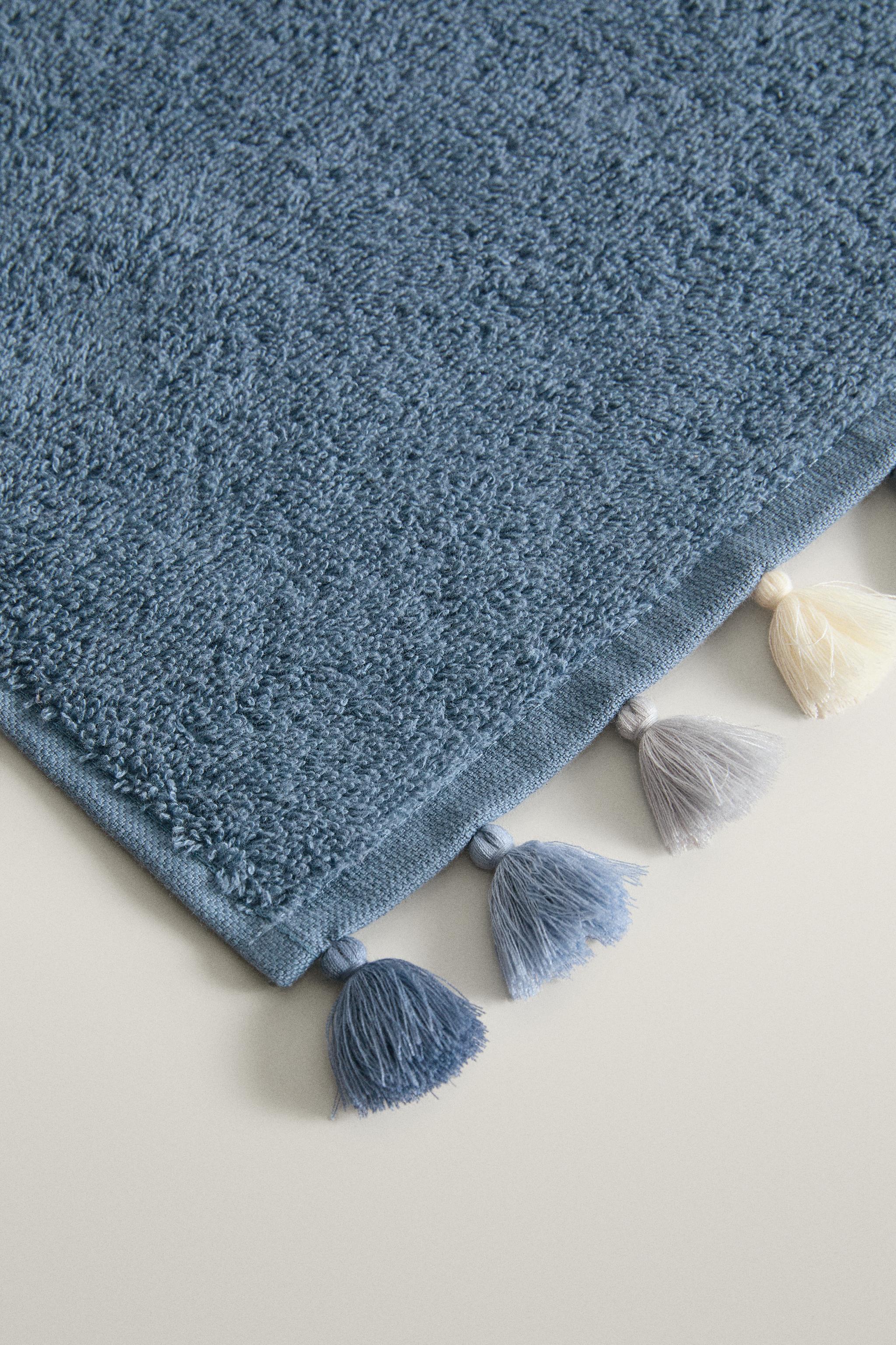 BATH TOWEL WITH TASSELS