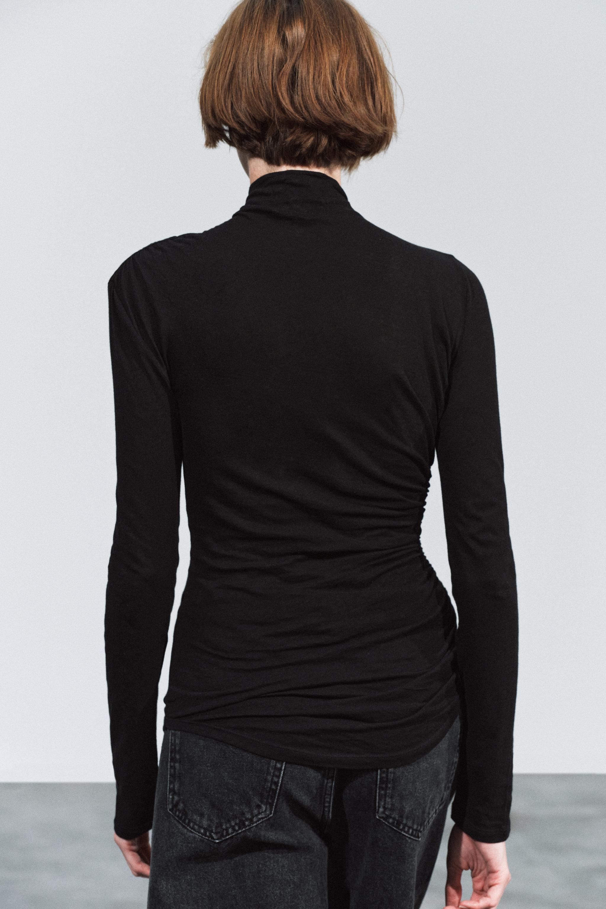 HIGH NECK RUCHED T-SHIRT - thumbnail 9