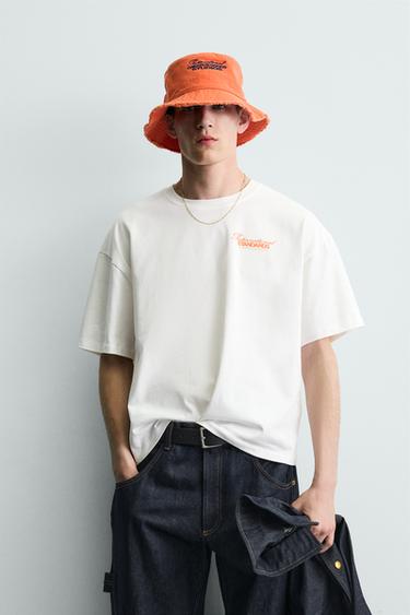 T-SHIRT À INSCRIPTIONS IMPRIMÉES EN CONTRASTE - Blanc cassé de Zara