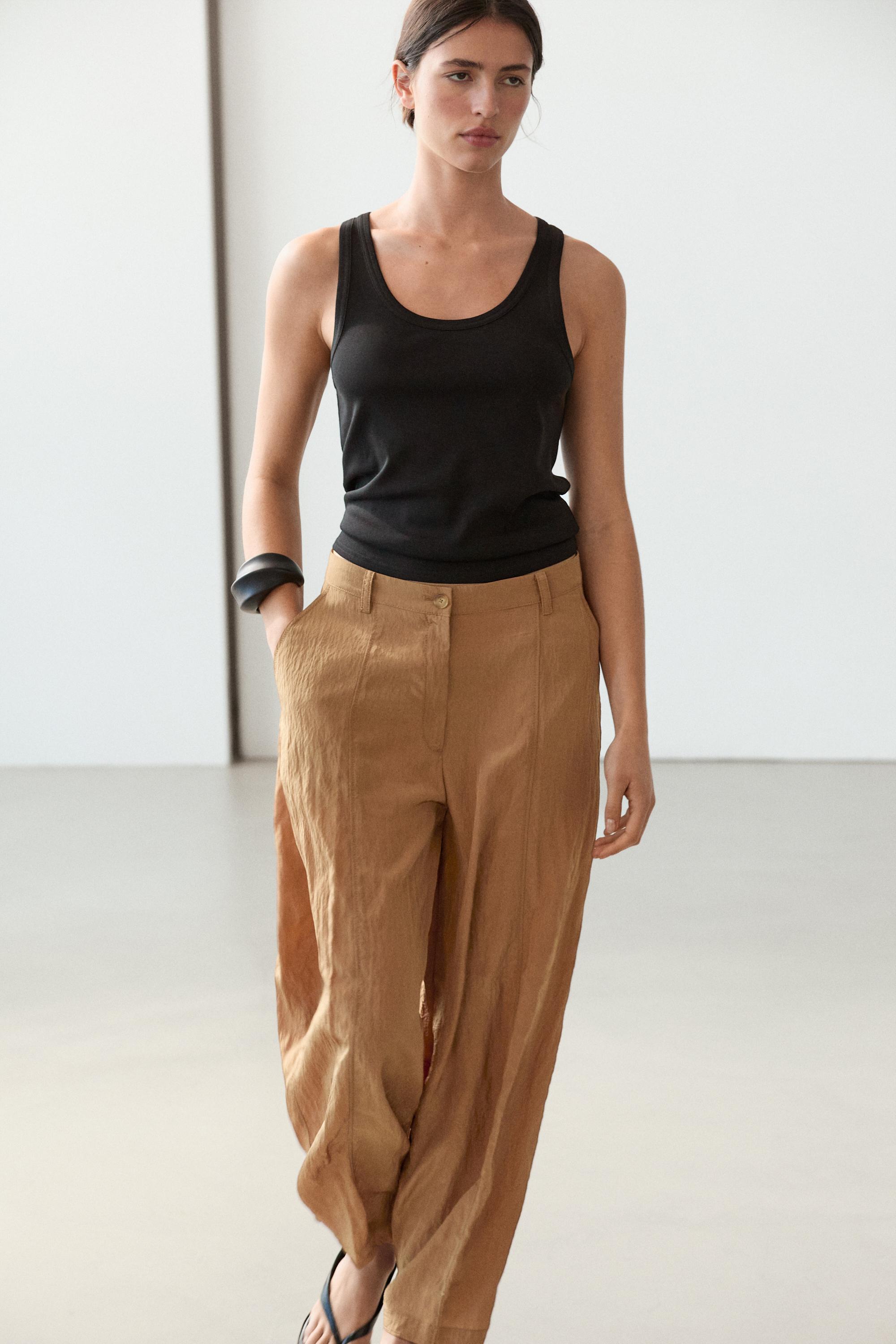 Lightweight barrel fit trousers