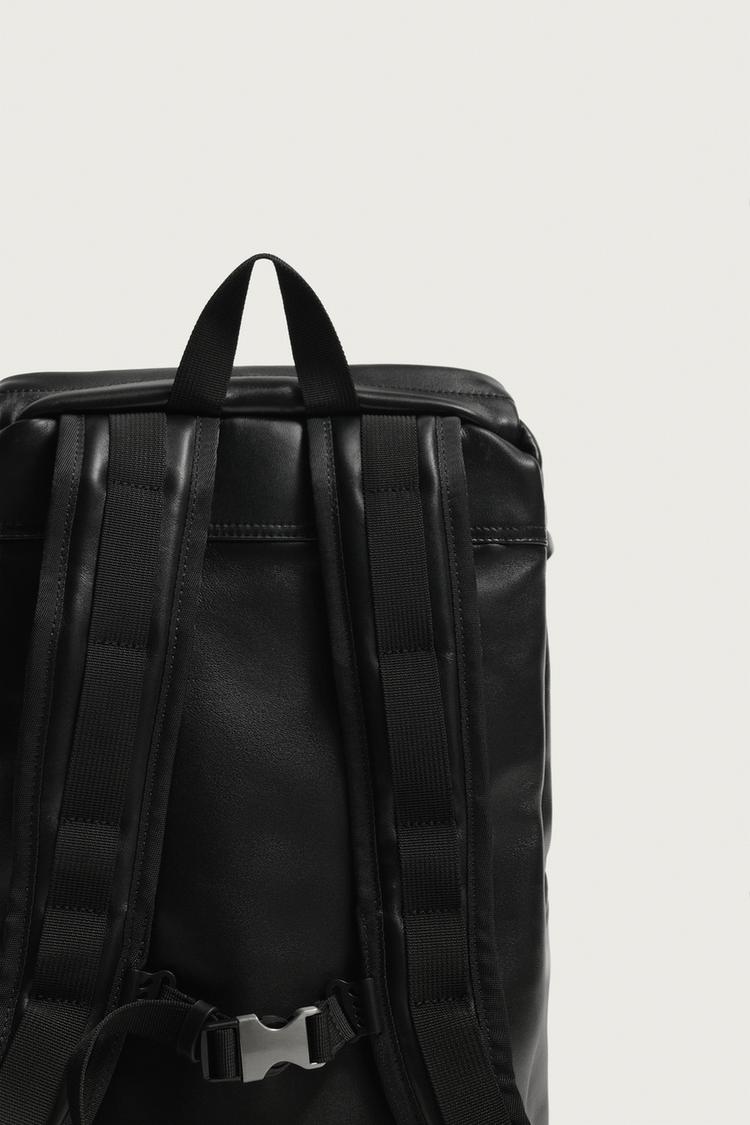 Mochila de cuero AARON LEVINE X ZARA 5