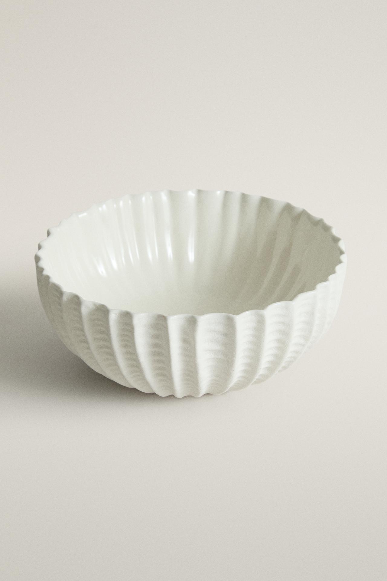 STONEWARE SALAD BOWL WITH RELIEF — White