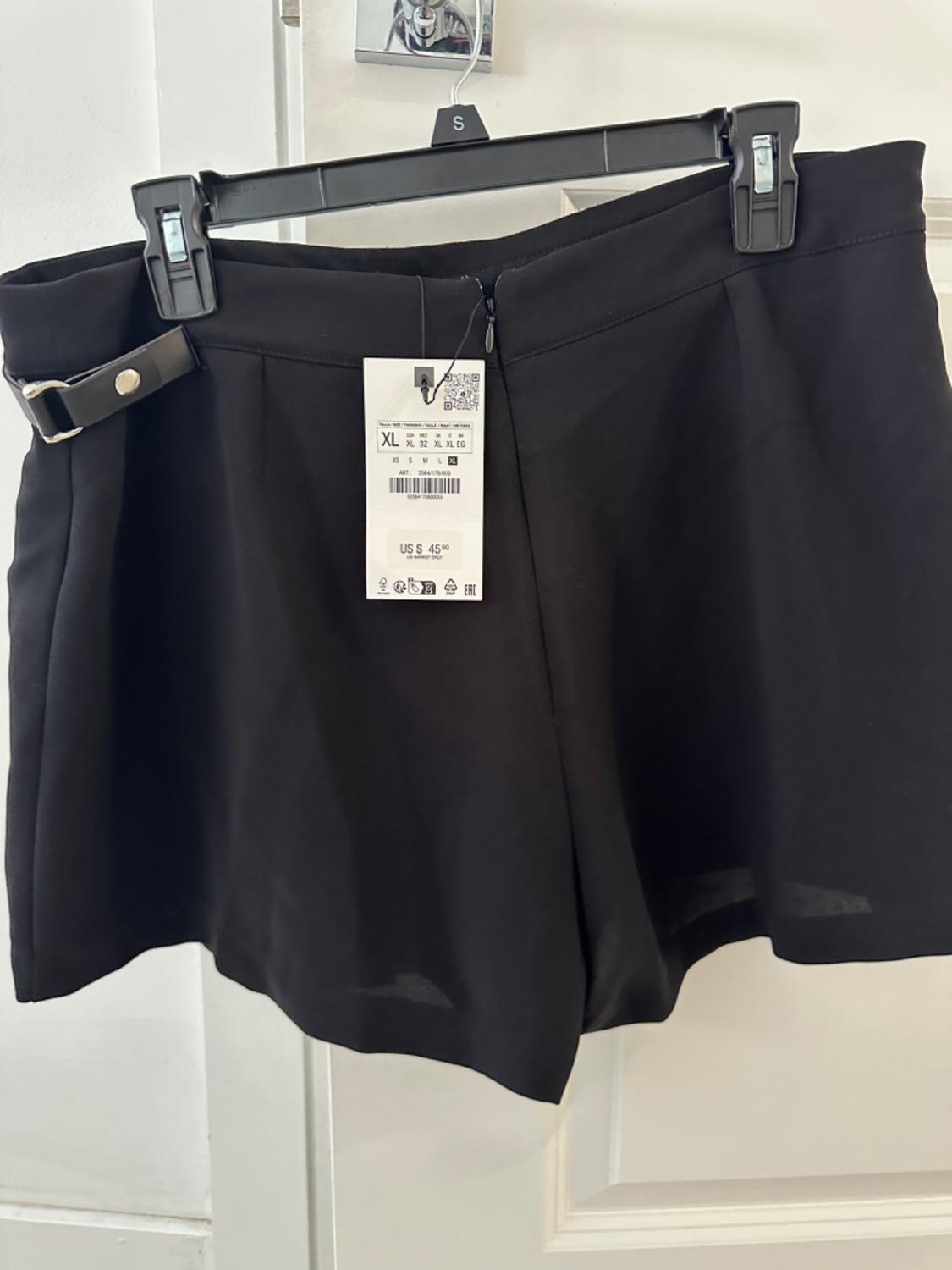 EYELET TRIM MINI SKORT - Image 2