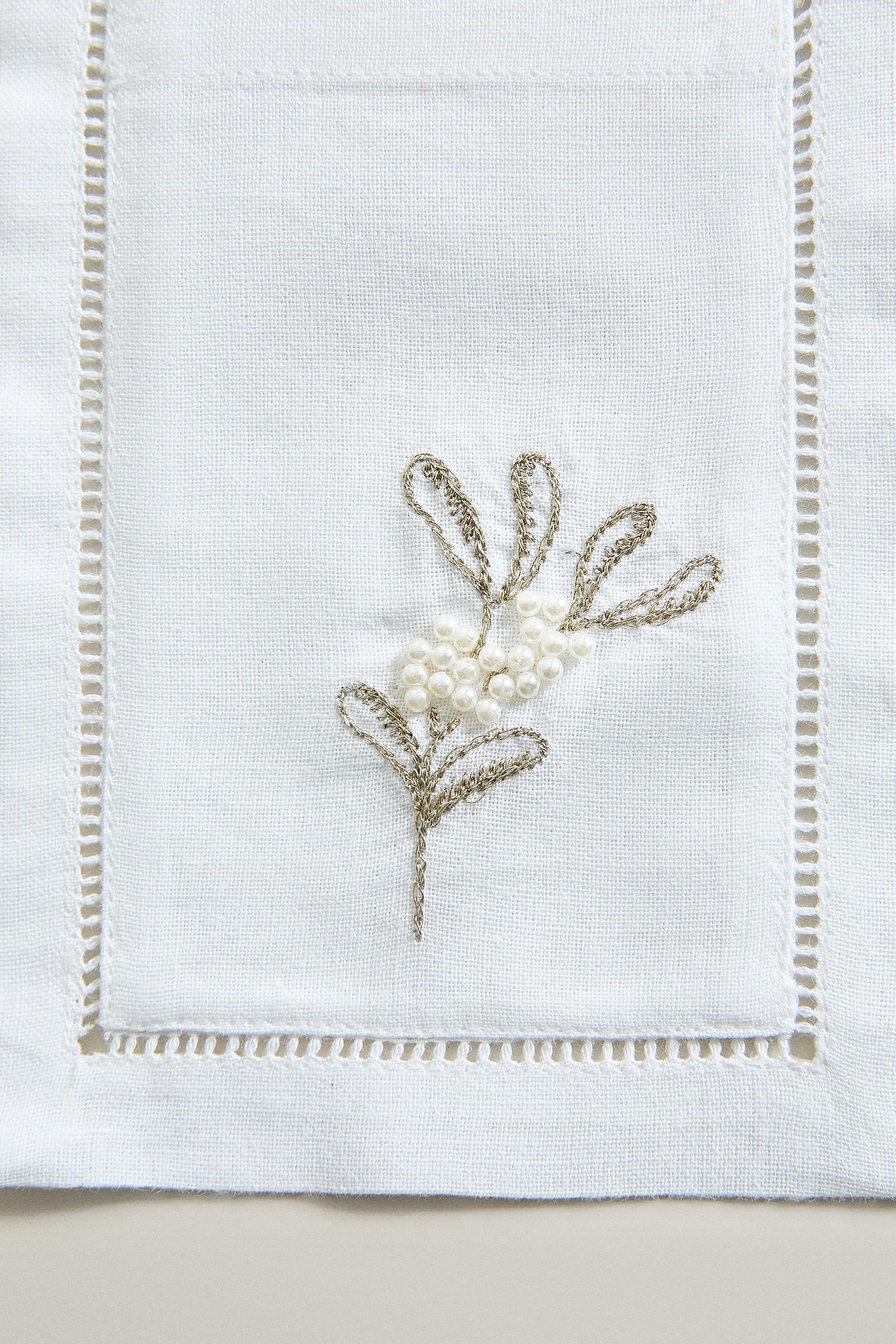 EMBROIDERED CHRISTMAS FLATWARE TRAY (PACK OF 2)