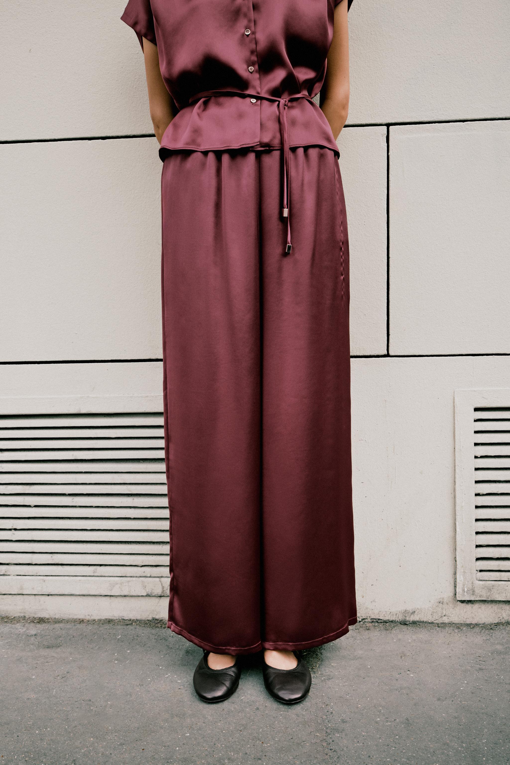 HIGH-WAISTED SLIM PANTS