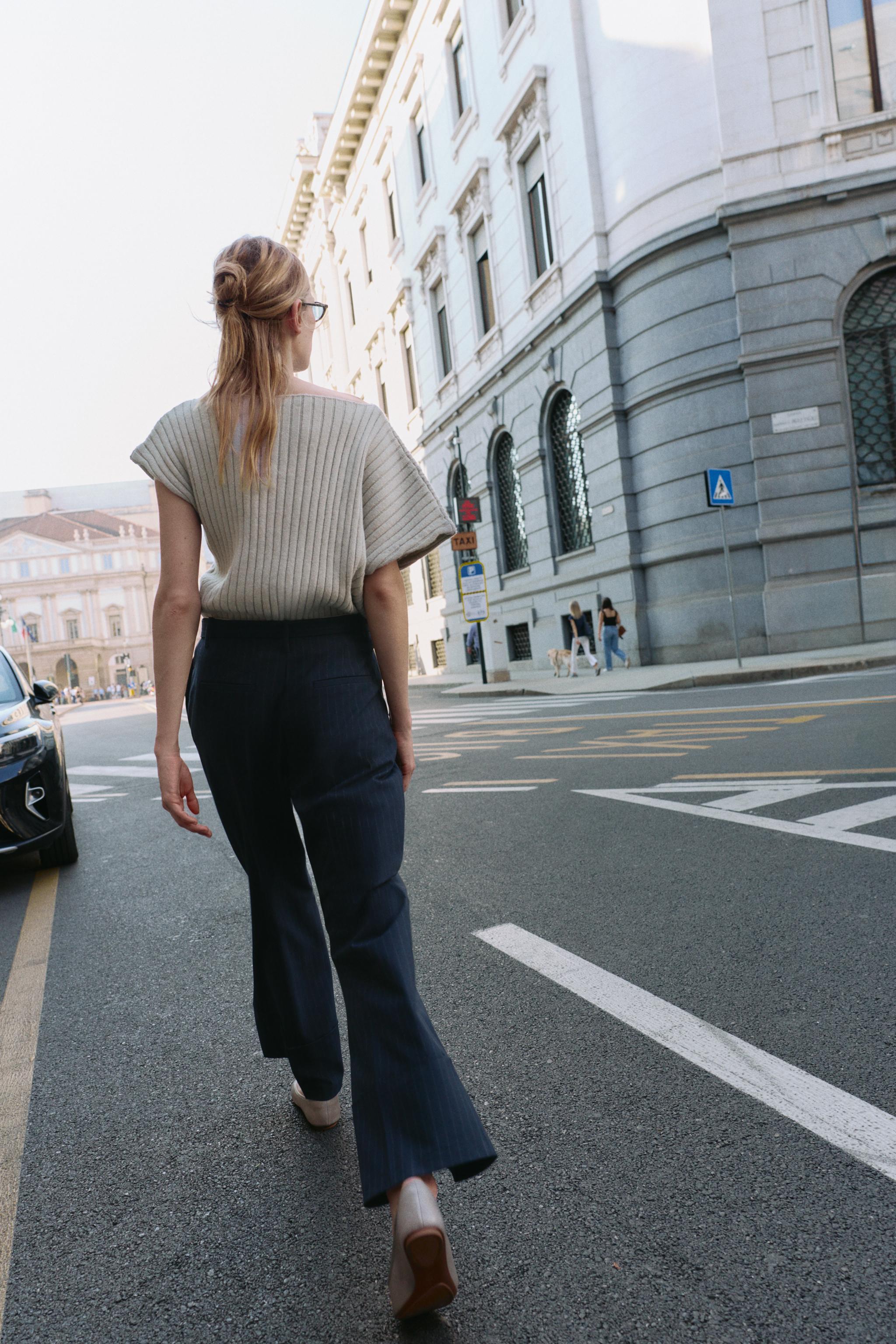 ベルト付きピンストライプ柄パンツ - ストライプ | ZARA Japan