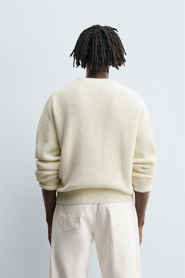 PULL DÉCONTRACTÉ À COL BOUTONNÉ - Écru de Zara - Image 2
