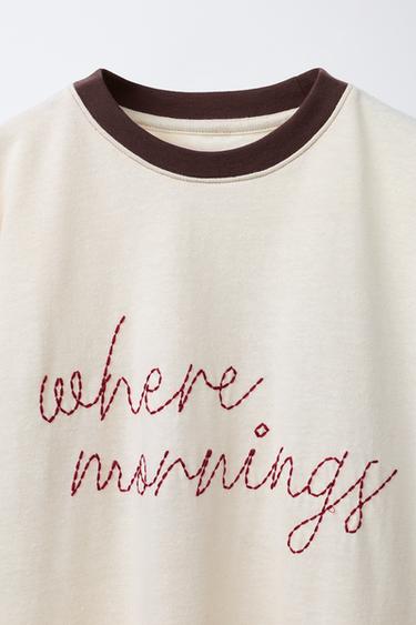 T-SHIRT CÔTELÉ BRODÉ EN CONTRASTE - Écru de Zara - Image 2