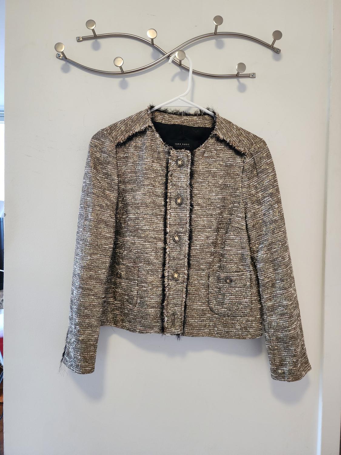 GOLD BUTTONED TEXTURED SHORT JACKET - Image 2