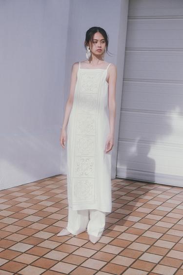 リネン刺繍ワンピース ZW COLLECTIONエクリュZaraのリネン刺繍ワンピース ZW COLLECTION - エクリュ