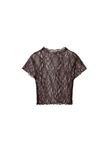 Μπροστινή όψη crop top σκούρο καφέ ημιδιαφανές με δαντέλα, στρογγυλή λαιμόκοψη και κοντά μανίκια.