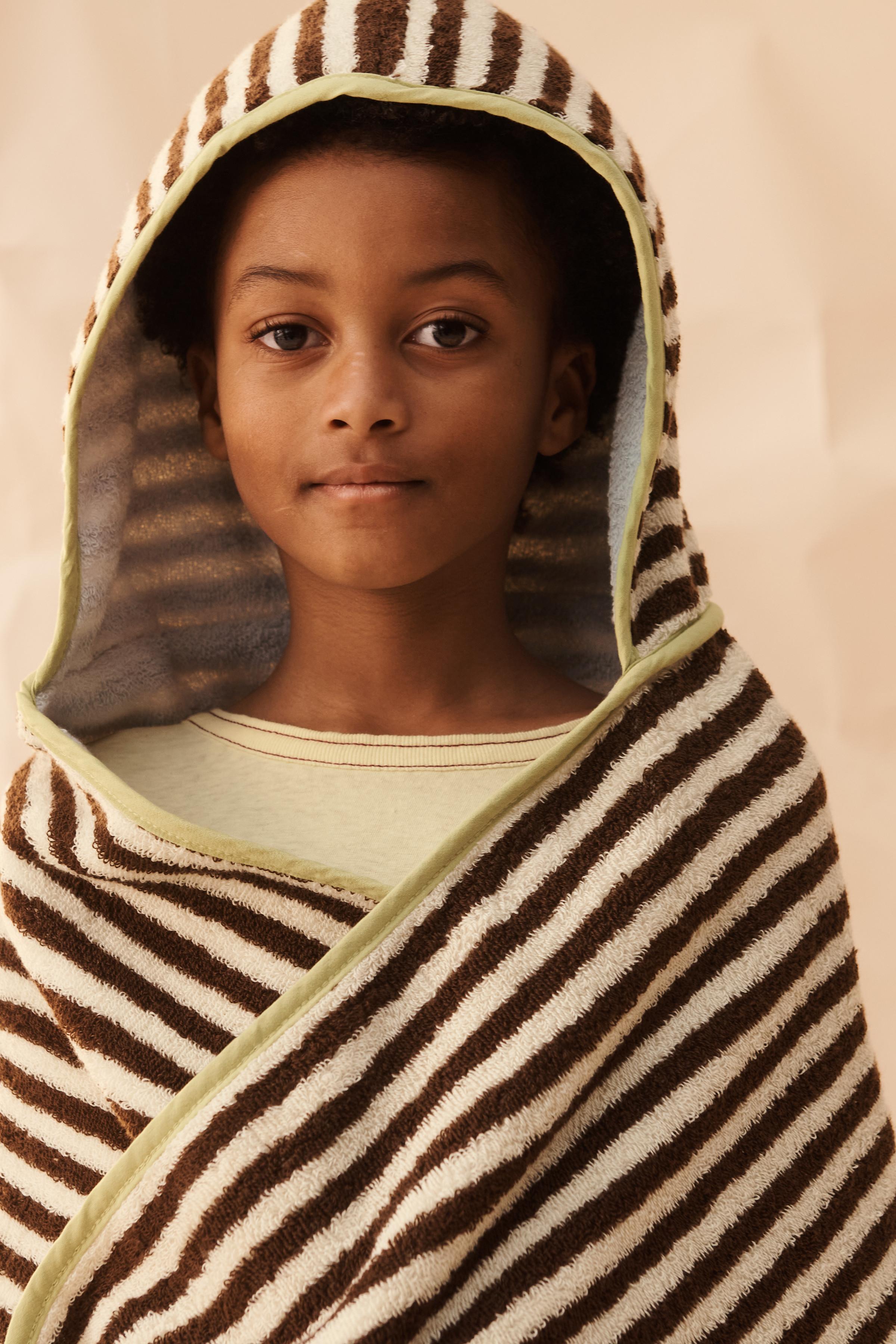 PONCHO SERVIETTE À RAYURES LISERÉS CONTRASTÉS ÉDITION LIMITÉE
