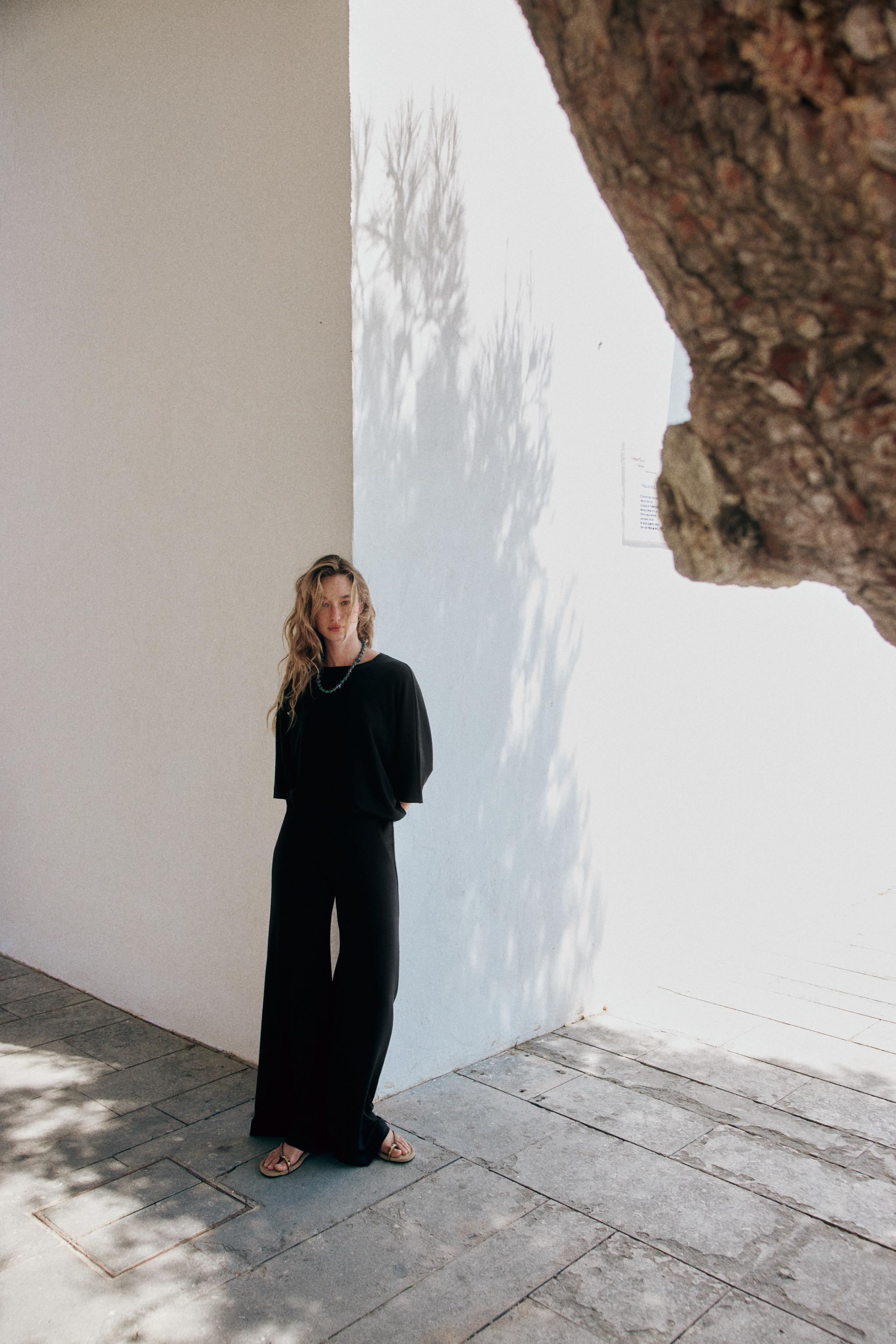 FLOWY OVERSIZED T-SHIRT — Black (alternate view)