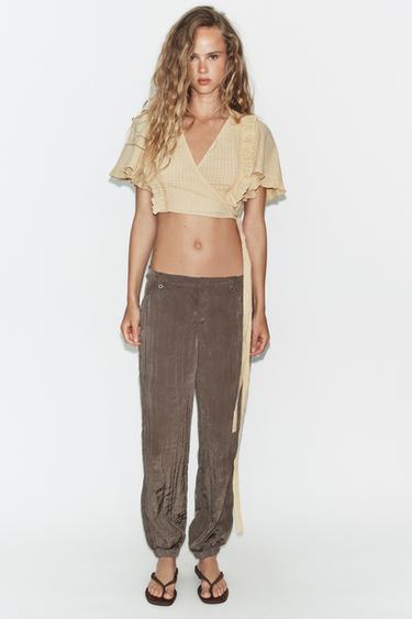 TOP CROP CRUZADO ESTRUCTURA - Camel medio de Zara