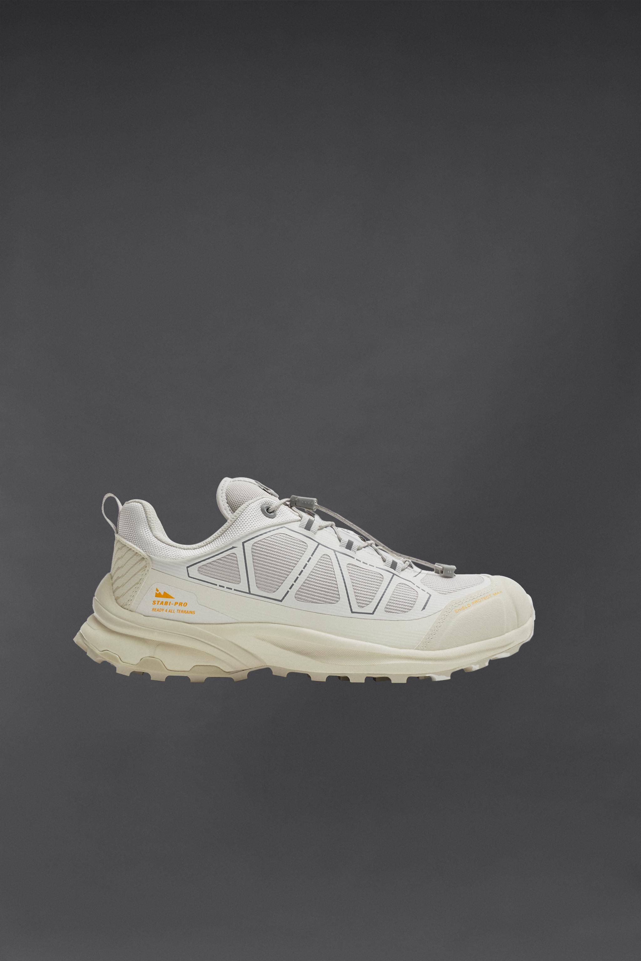 TRAIL SNEAKERS