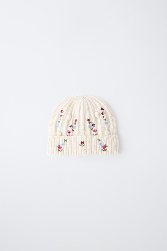 GORRO PUNTO BODOQUES BORDADOS - Crudo de Zara - Imagen 0