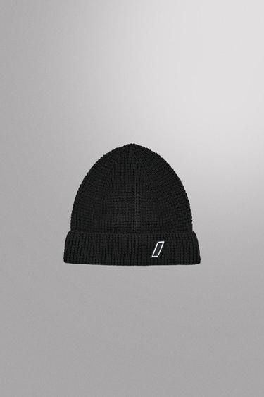 WAFFLE TEXTURE KNIT BEANIE - Black by Zara