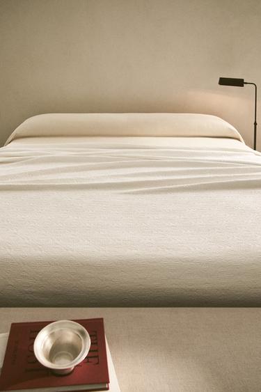 FLORAL COTTON BEDSPREAD - Oyster-white by Zara