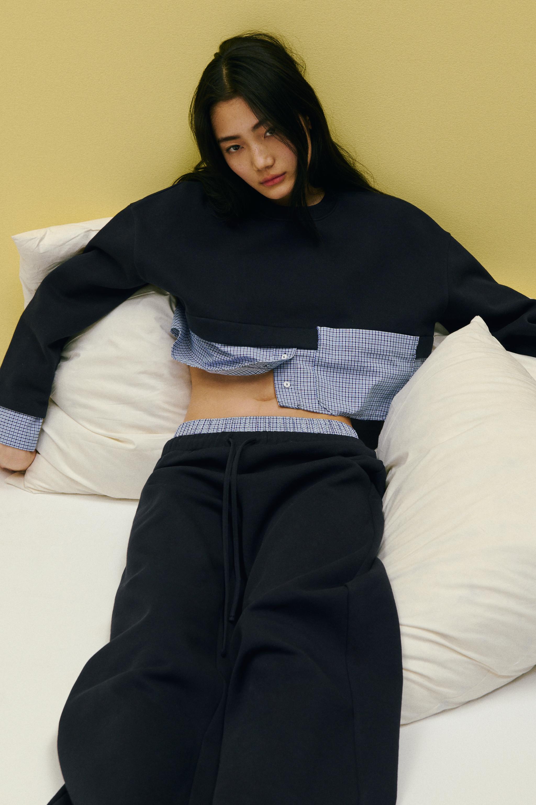 ZARA エンブロイダリーテキスト スウェットシャツ ネイビー