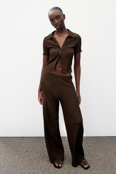 PANTALON DROIT TEXTURÉ - Marron foncé de Zara