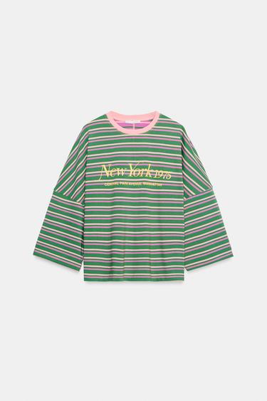 OVERSIZE-T-SHIRT MIT STREIFEN UND TEXT - Grün von Zara