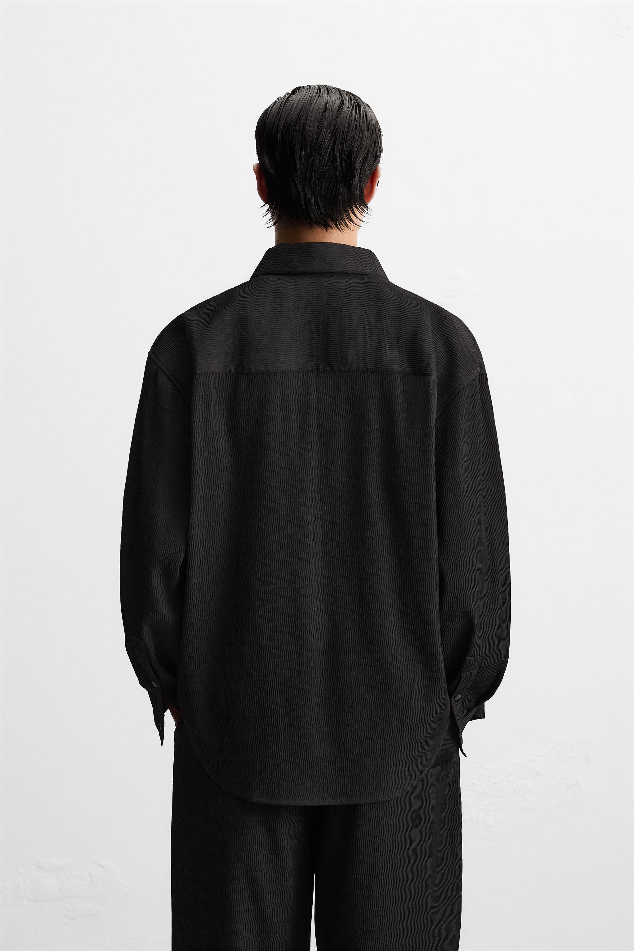 Doux. エンボスシャツ　ブラック エンボス加工シャツ - ブラック | ZARA Japan / 日本