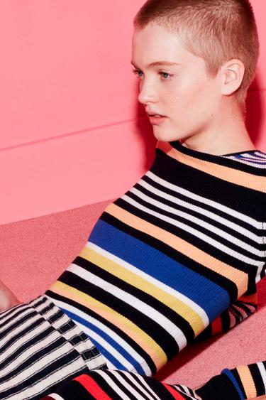 BAVLNENÝ SVETER REGULAR FIT - Vanilka zn. Zara