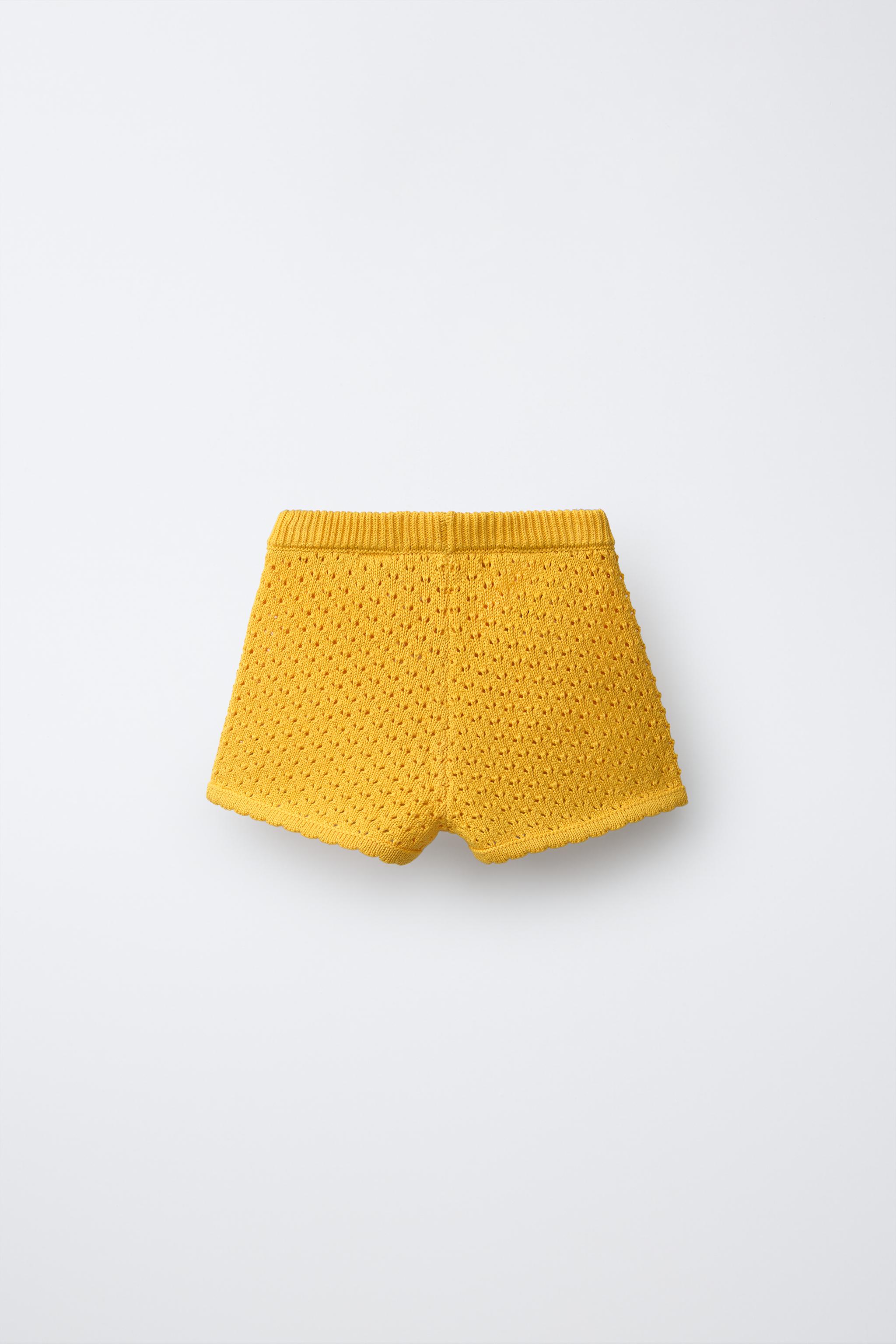KNIT BERMUDA SHORTS WITH EMBROIDERED FLOWER — Yellow