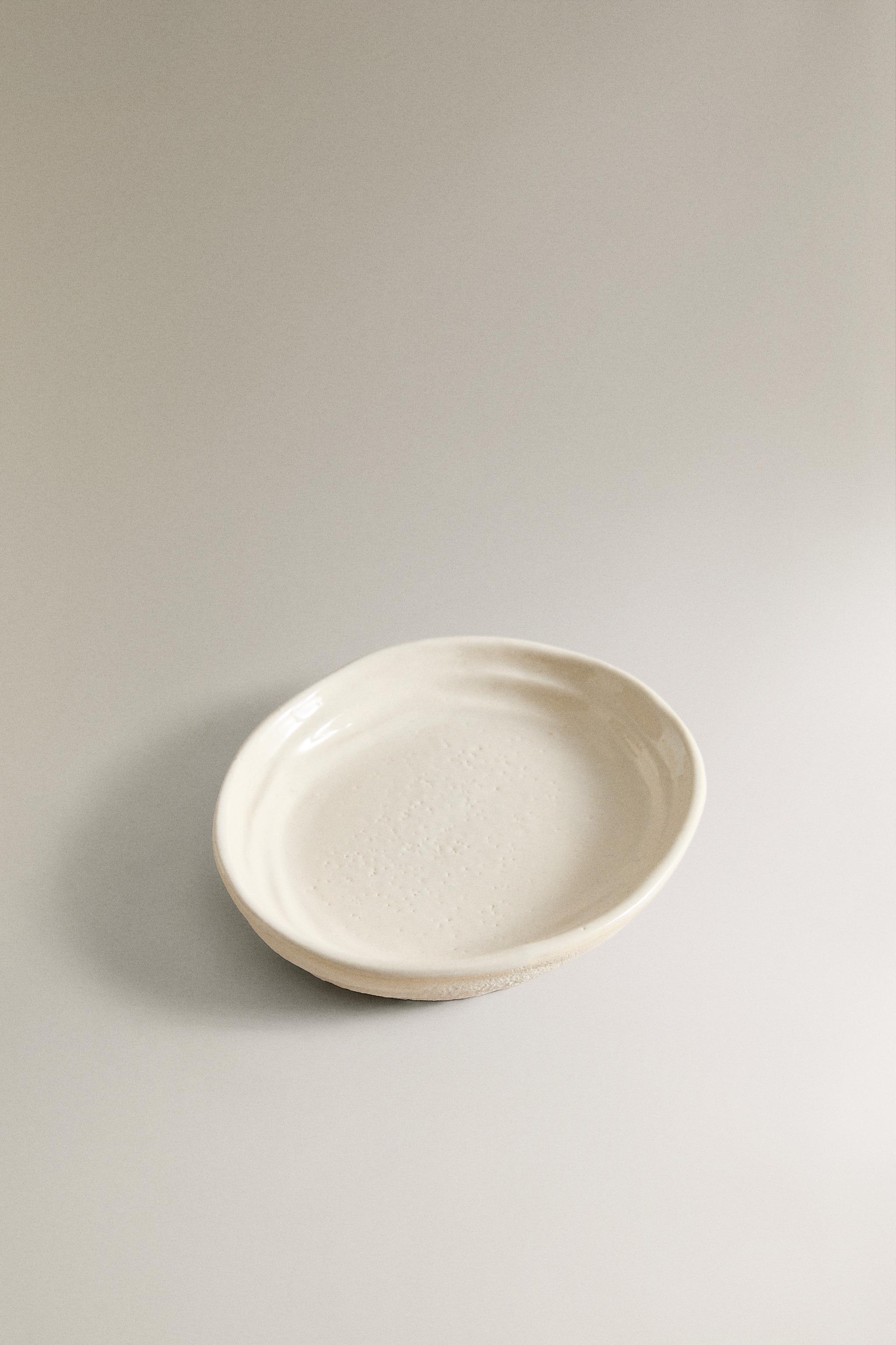 TEXTURED CERAMIC SOAP DISH — Ecru