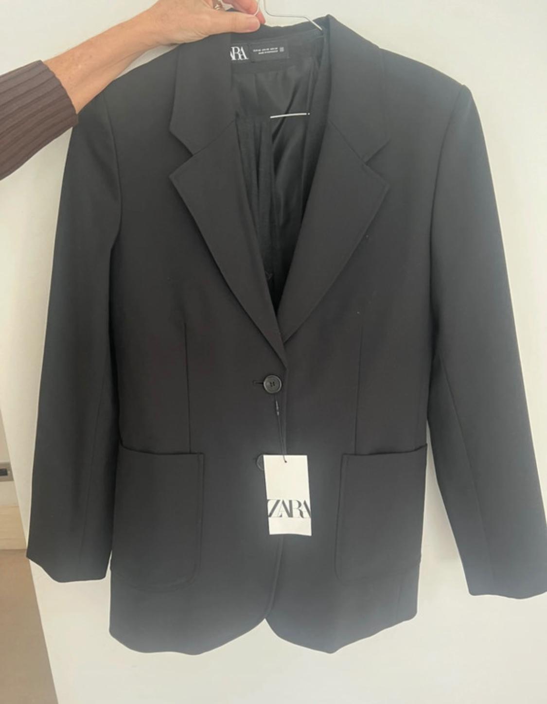STRAIGHT BLACK BLAZER
