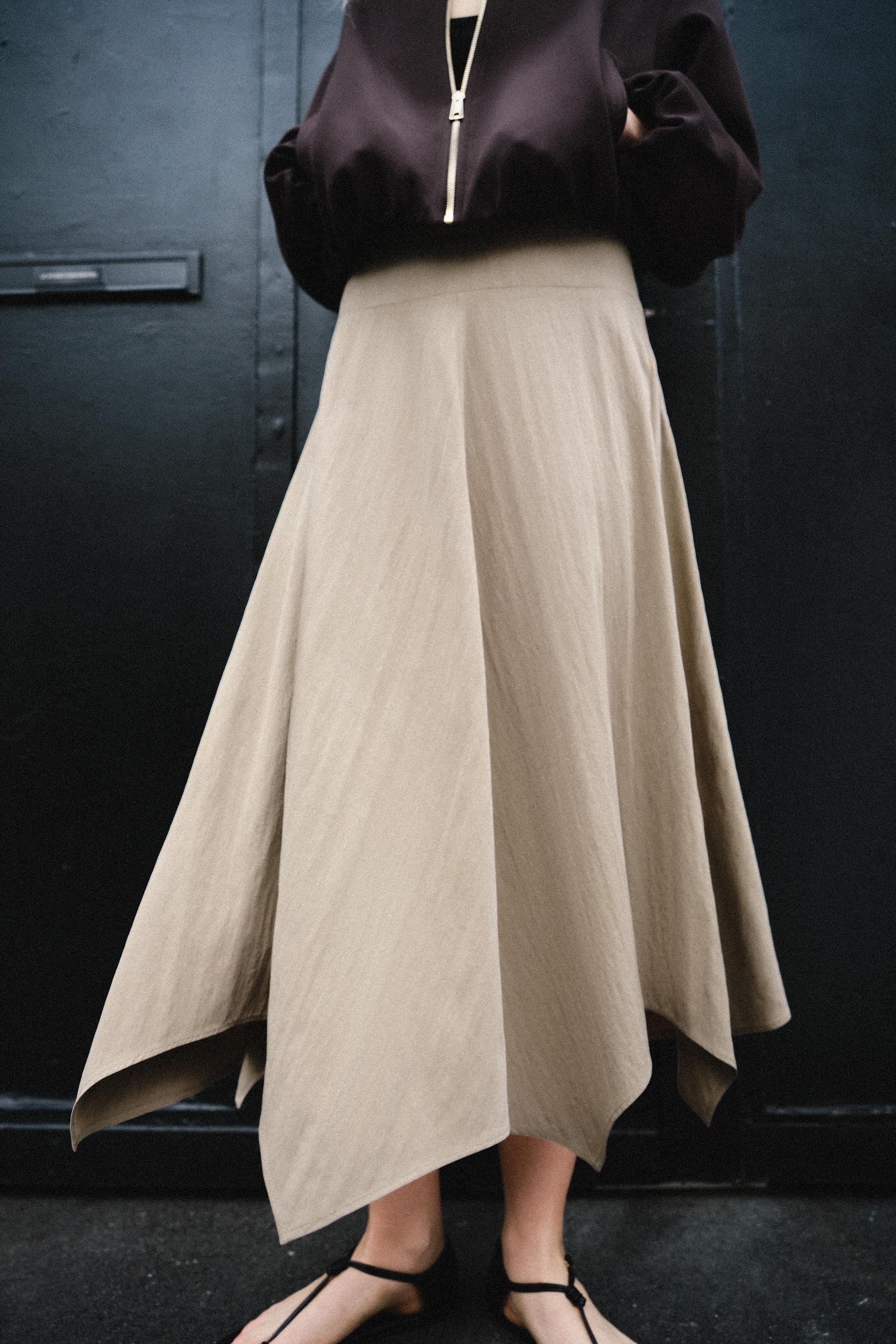 ASYMMETRIC MIDI SKIRT