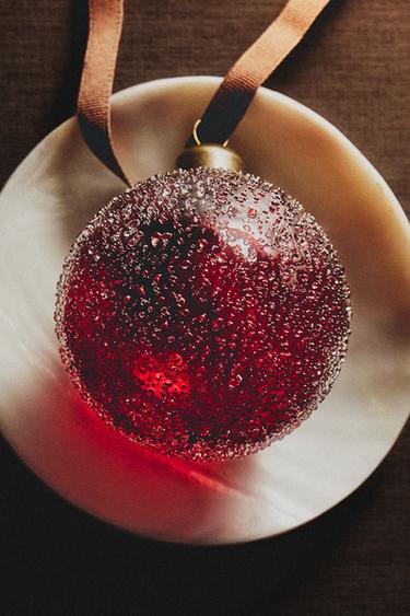 FROSTED BAUBLE CHRISTMAS DECORATION - أحمر الخاص بـ Zara - صورة 0