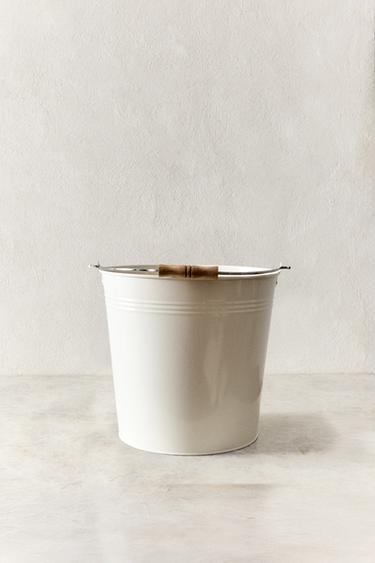 BAQUET EN MÉTAL LAQUÉ - Crème de Zara