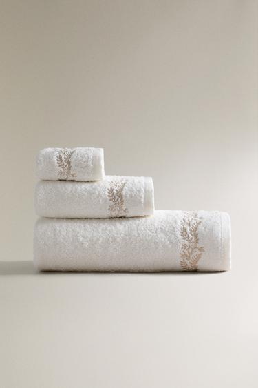 Zara Altın - BİTKİ İŞLEMELİ BANYO HAVLUSU - 0 görseli