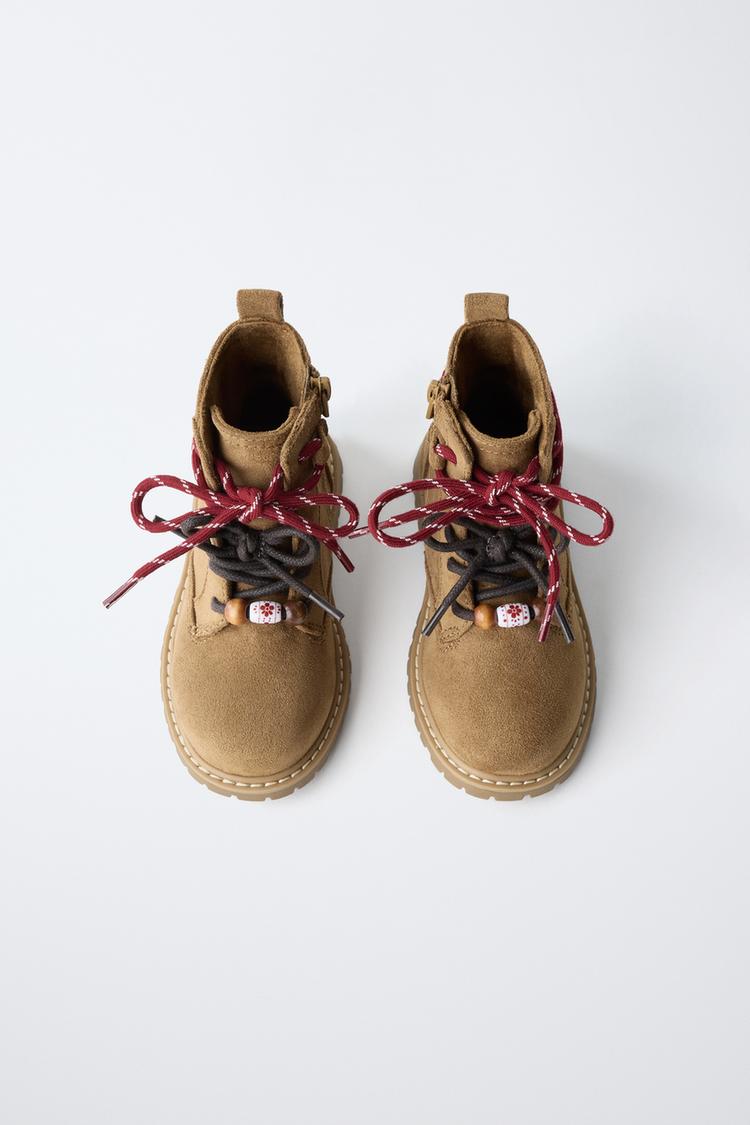 Botas con cordones y detalles 4