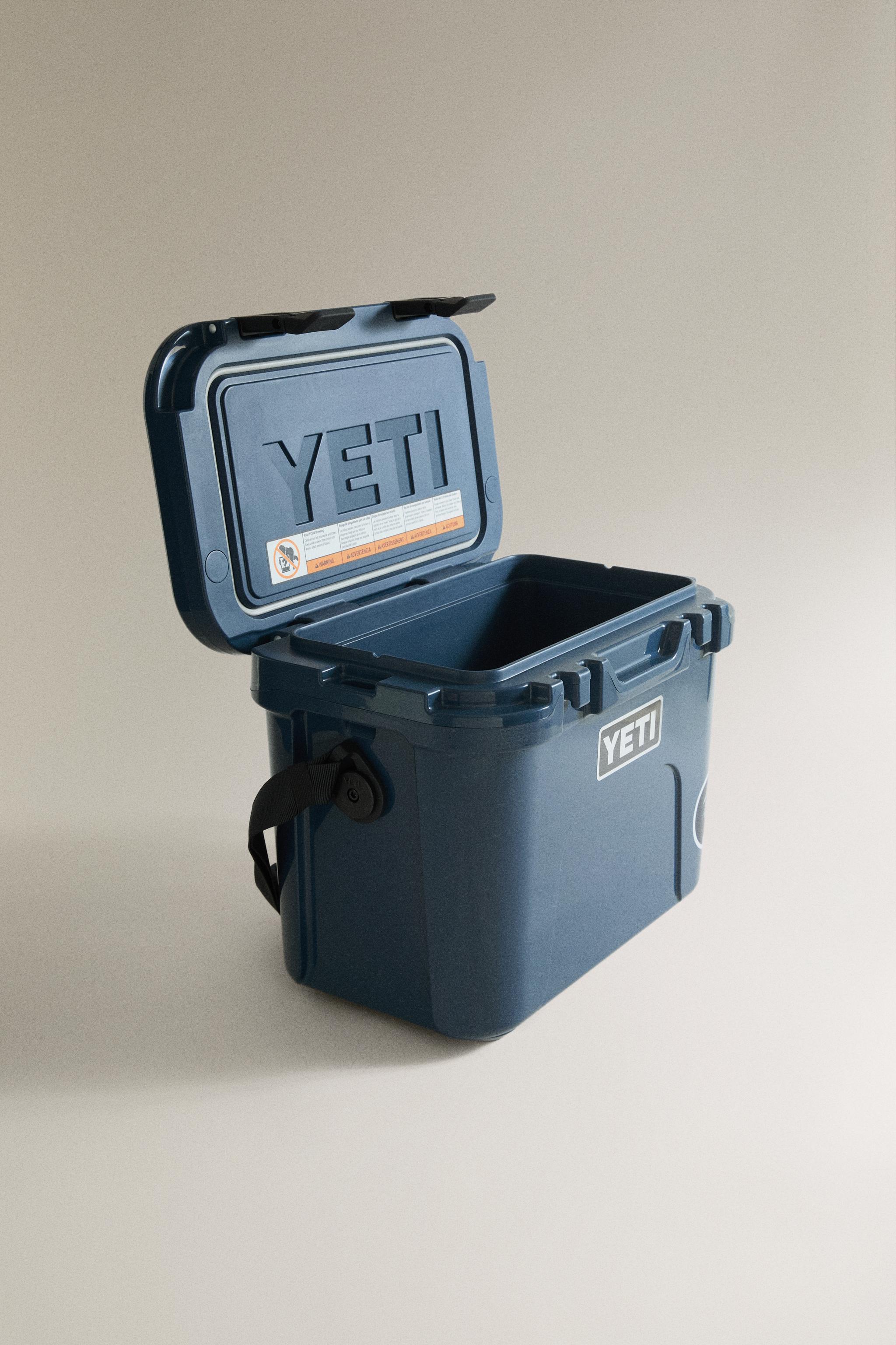 YETI SMALL RIGID COOLER — Blue
