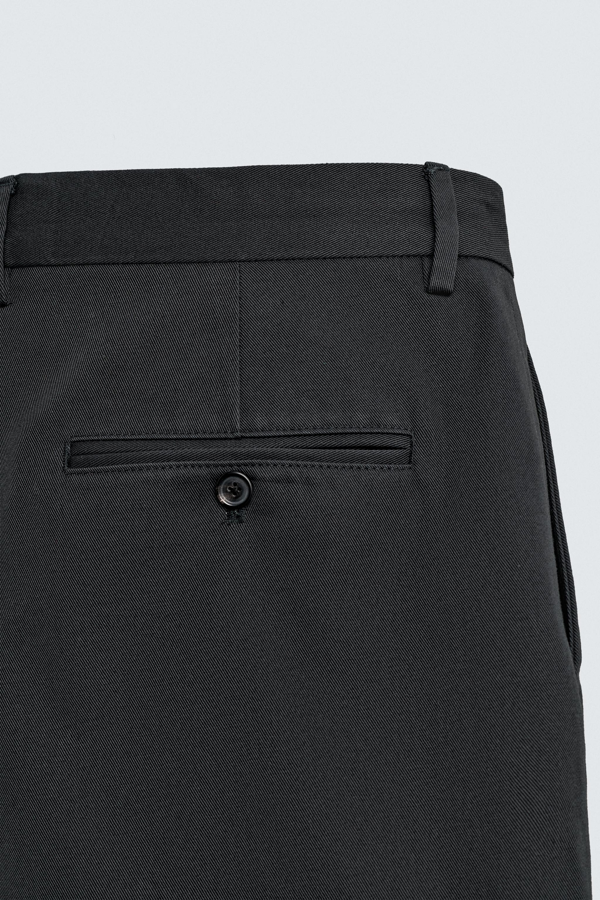 SHORT PLISSÉ COURT AARON LEVINE X ZARA