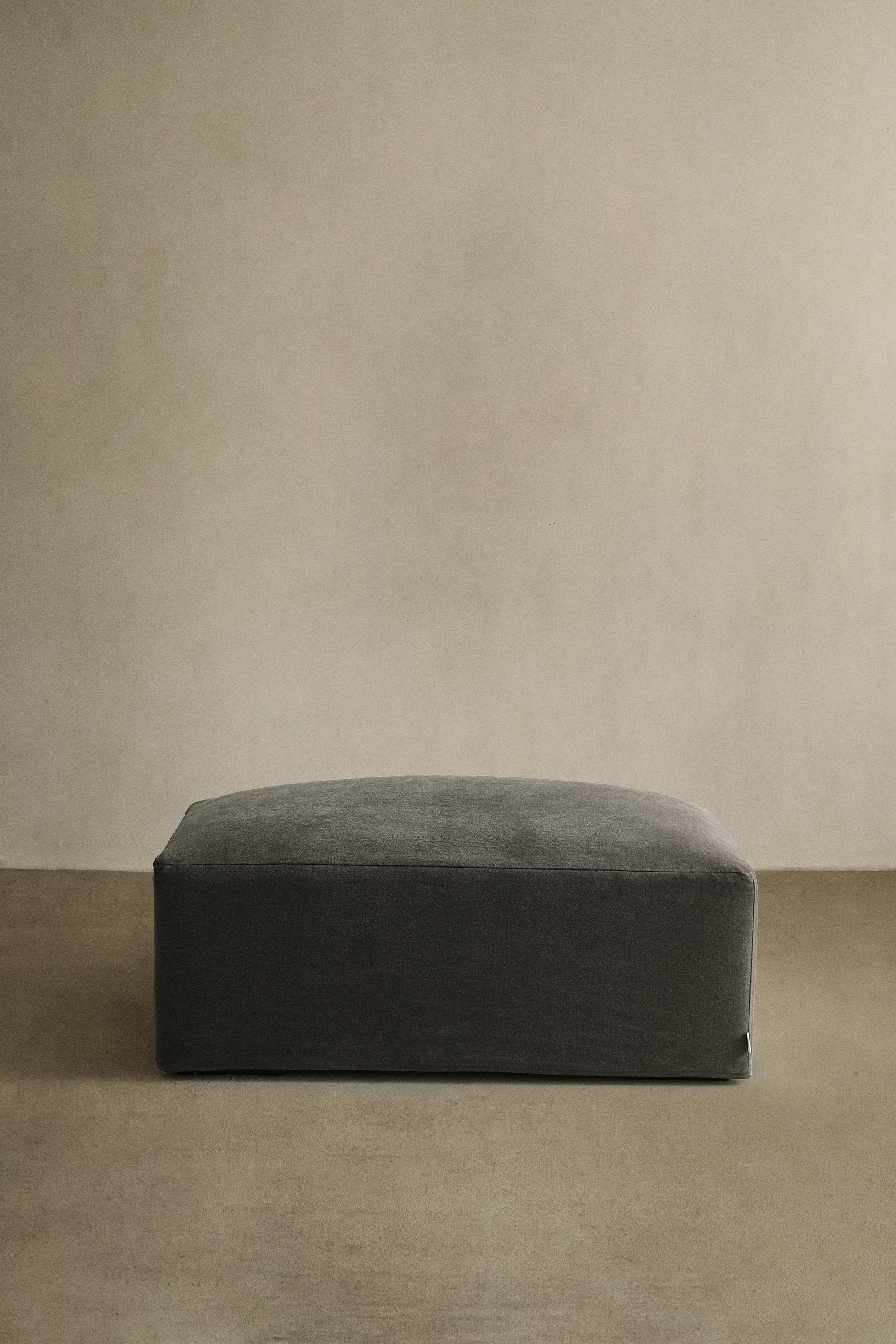 FOOTSTOOL WITH REMOVABLE WASHED LINEN COVER — Dark grey