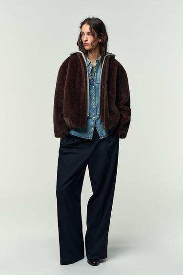 CAZADORA COMBINADA CAPUCHA EFECTO PELO - Marrón de Zara - Imagen 0