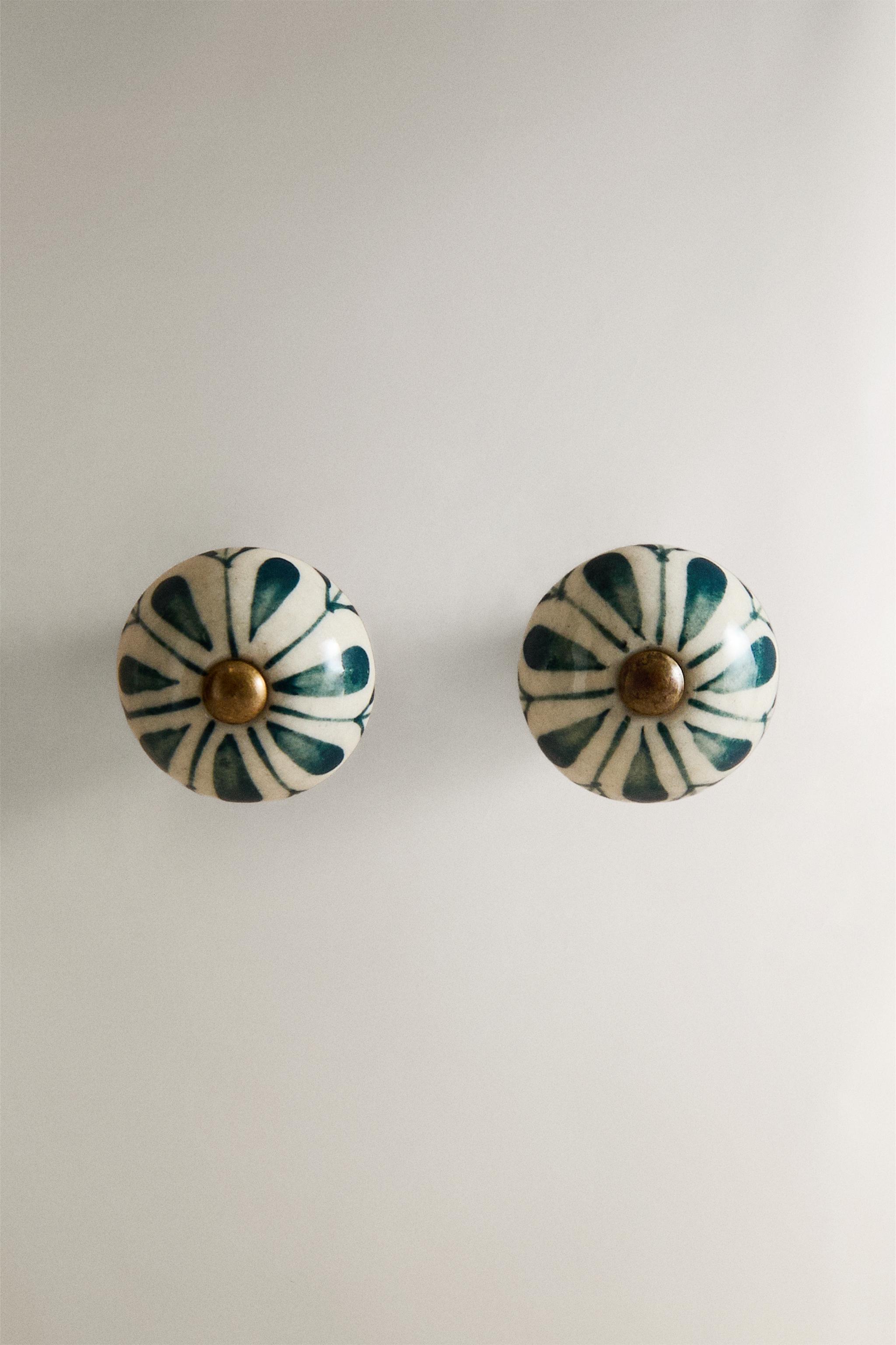 HANA 2点セット SET OF CERAMIC FLOWER KNOBS (SET OF 2) - Mustard | ZARA Canada